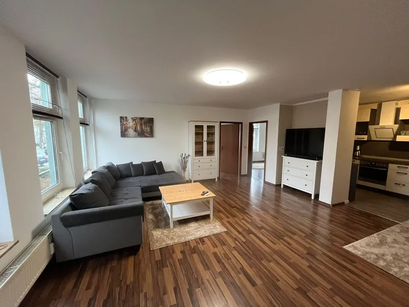 Voll möblierte schöne & helle 3 Zimmer Homeoffice Wohnung in ruhiger Lage nahe S-Bahn Grünau — photo 1